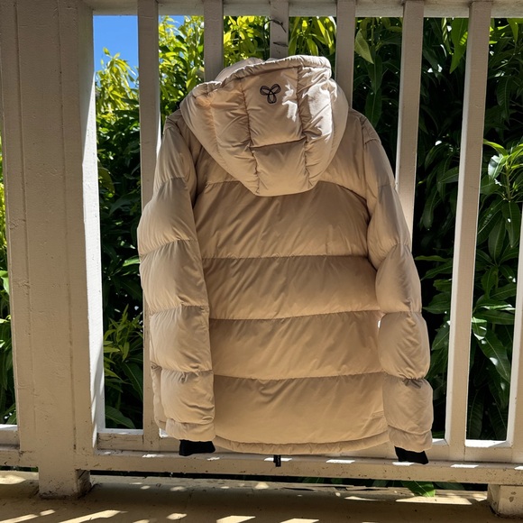 Aritzia TNA Super Puff Cream Jacket - Picture 7 of 16